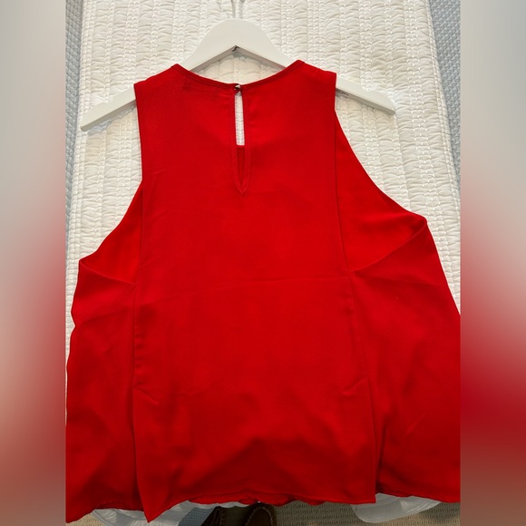 ASTR Sleeveless Top with Cutaway Back Size M - Picture 3 of 5